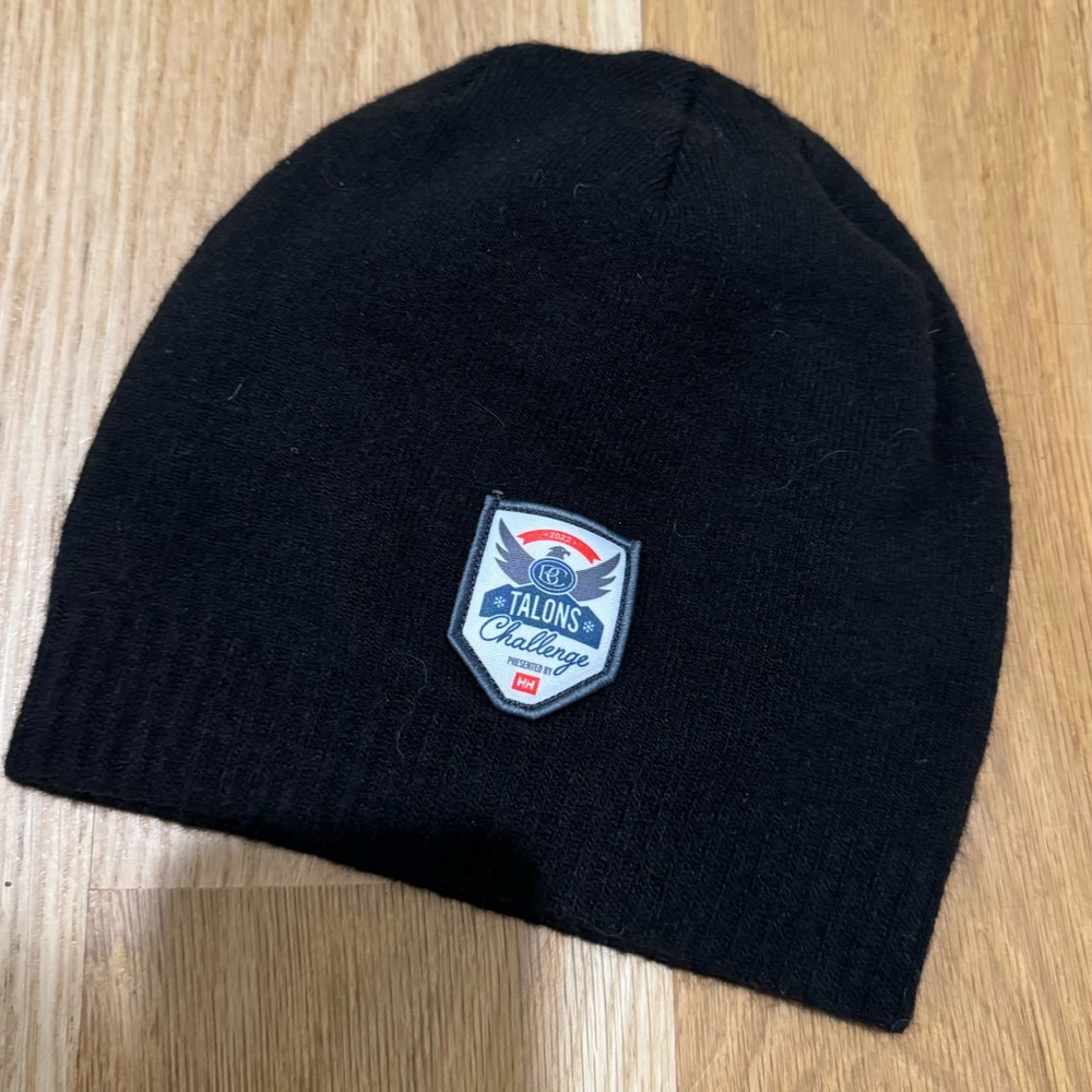 EUC Helly Hansen knit winter ski hat unisex Talons challenge HH beanie